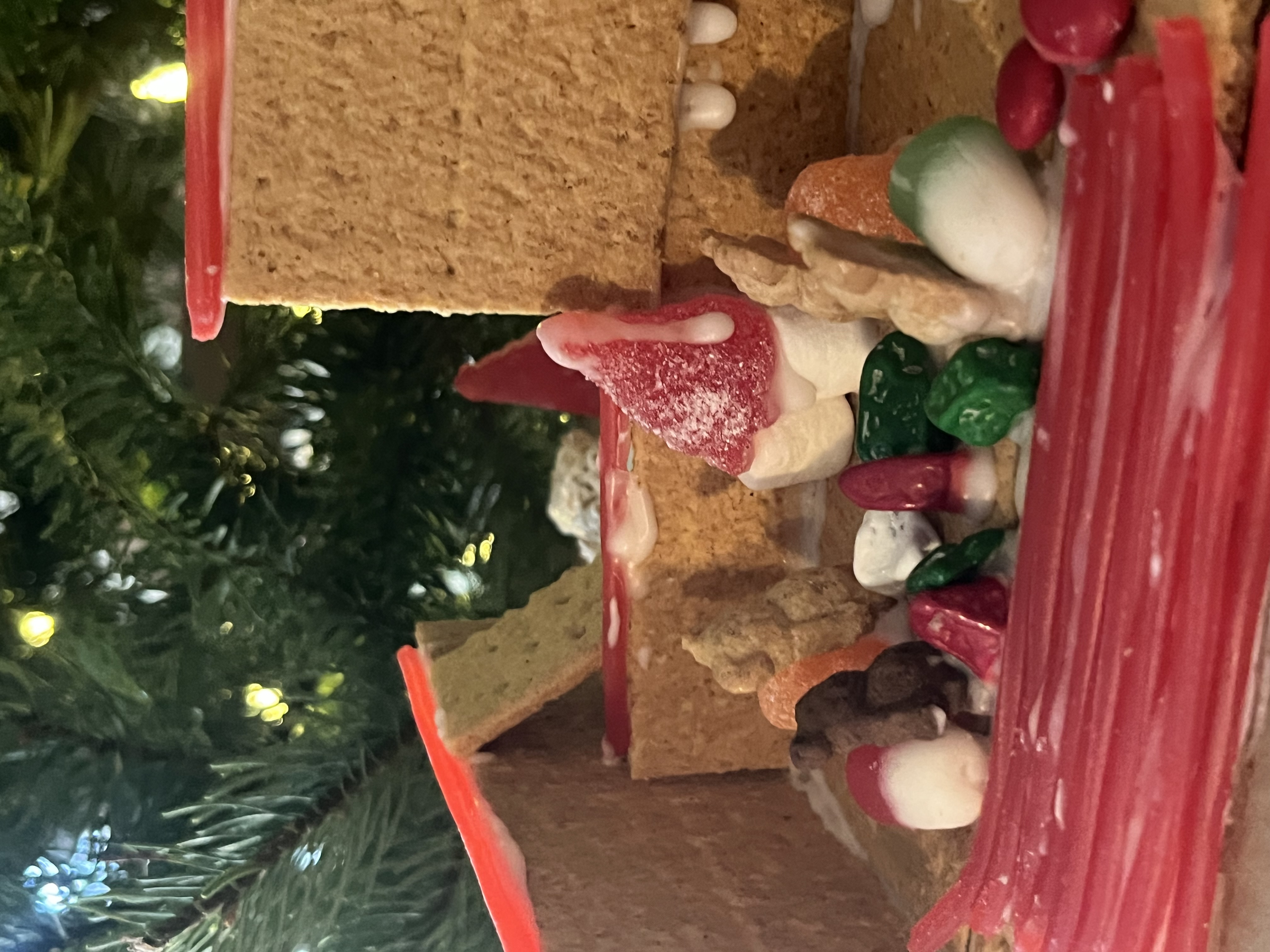 Gingerbread House: Bears Having Breakfast